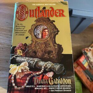 Outlander by Diana Gabaldon-Vintage 1991 1st Edition Paperback